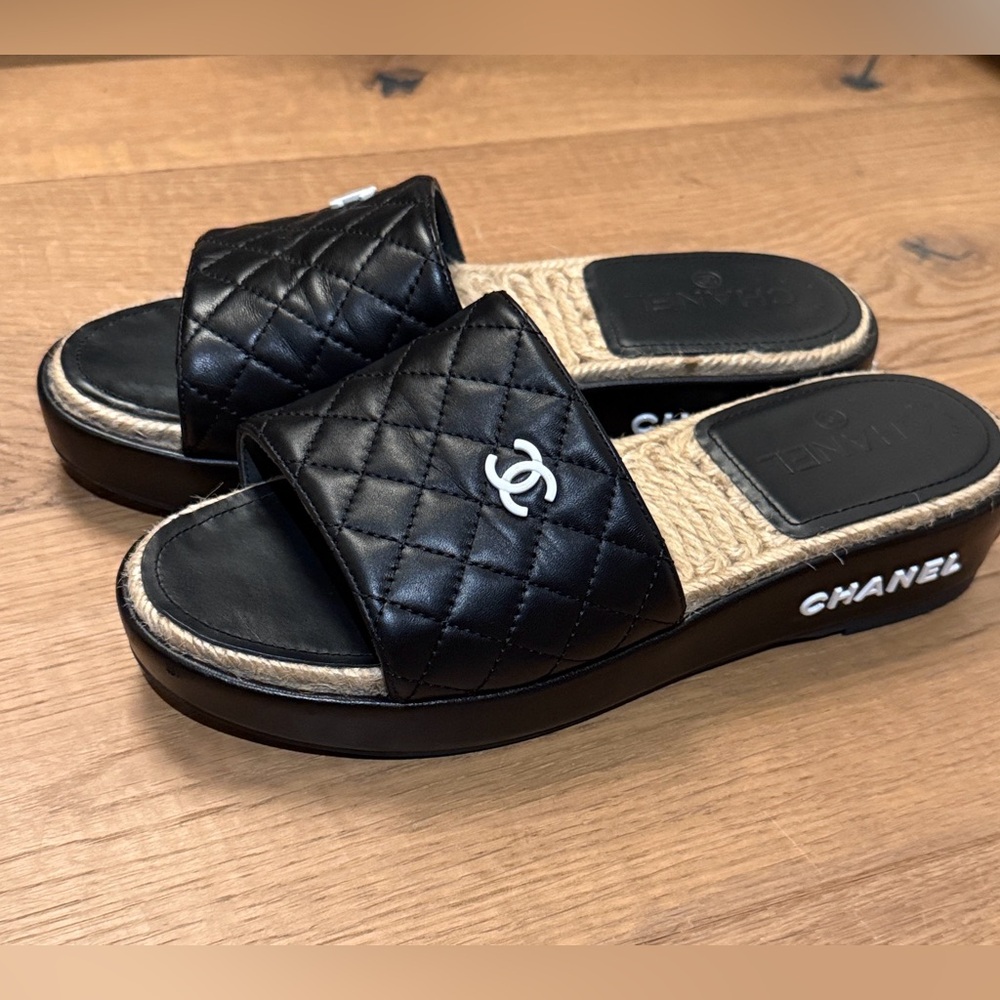 CHANEL Black Quilted Lambskin Slide Platform Sandals - size 39
